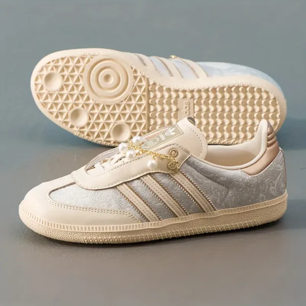 07c58e24-ffba-4d2f-929a-5efe75693399 Adidas Women's Originals Superstar Sneakers